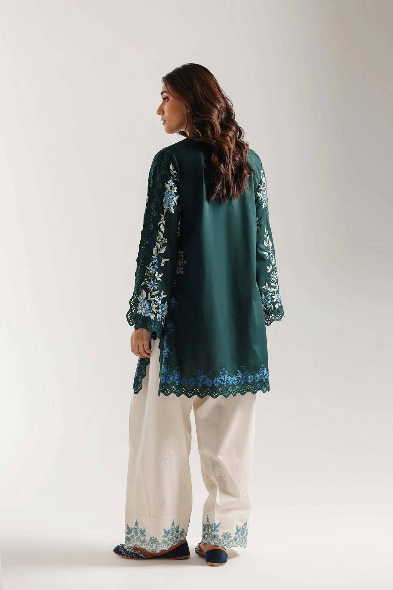 EMBROIDERED SUIT (E4365/103/704)