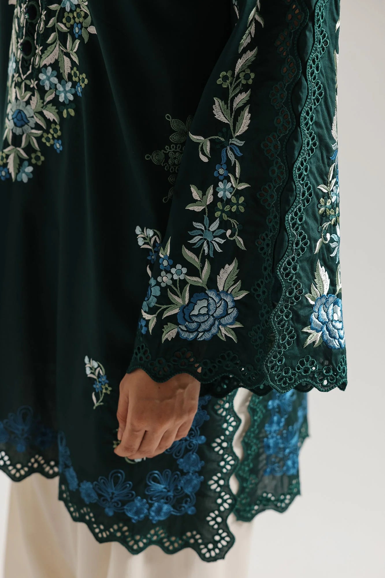 EMBROIDERED SUIT (E4365/103/704)