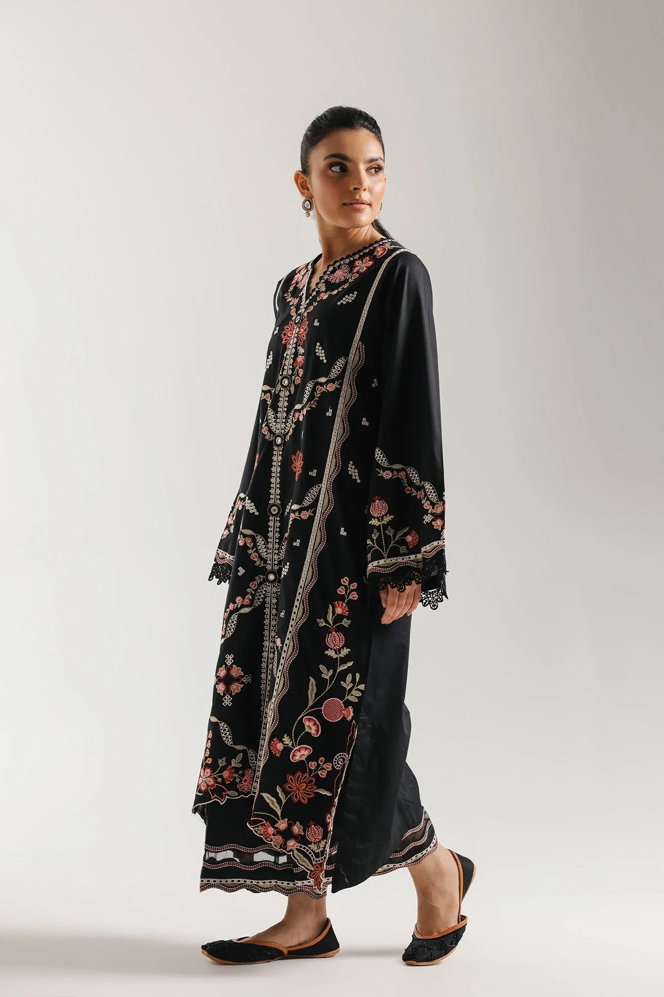 EMBROIDERED SUIT (E4370/103/902)