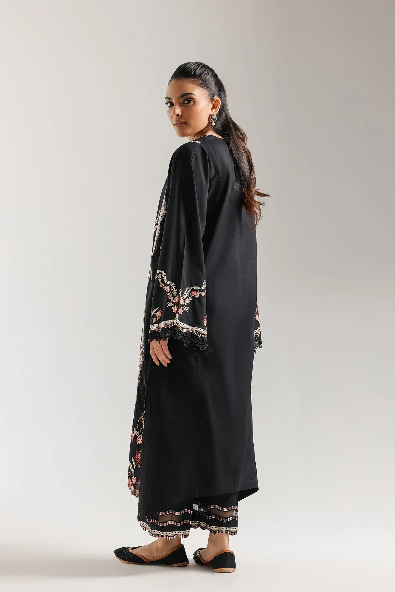 EMBROIDERED SUIT (E4370/103/902)
