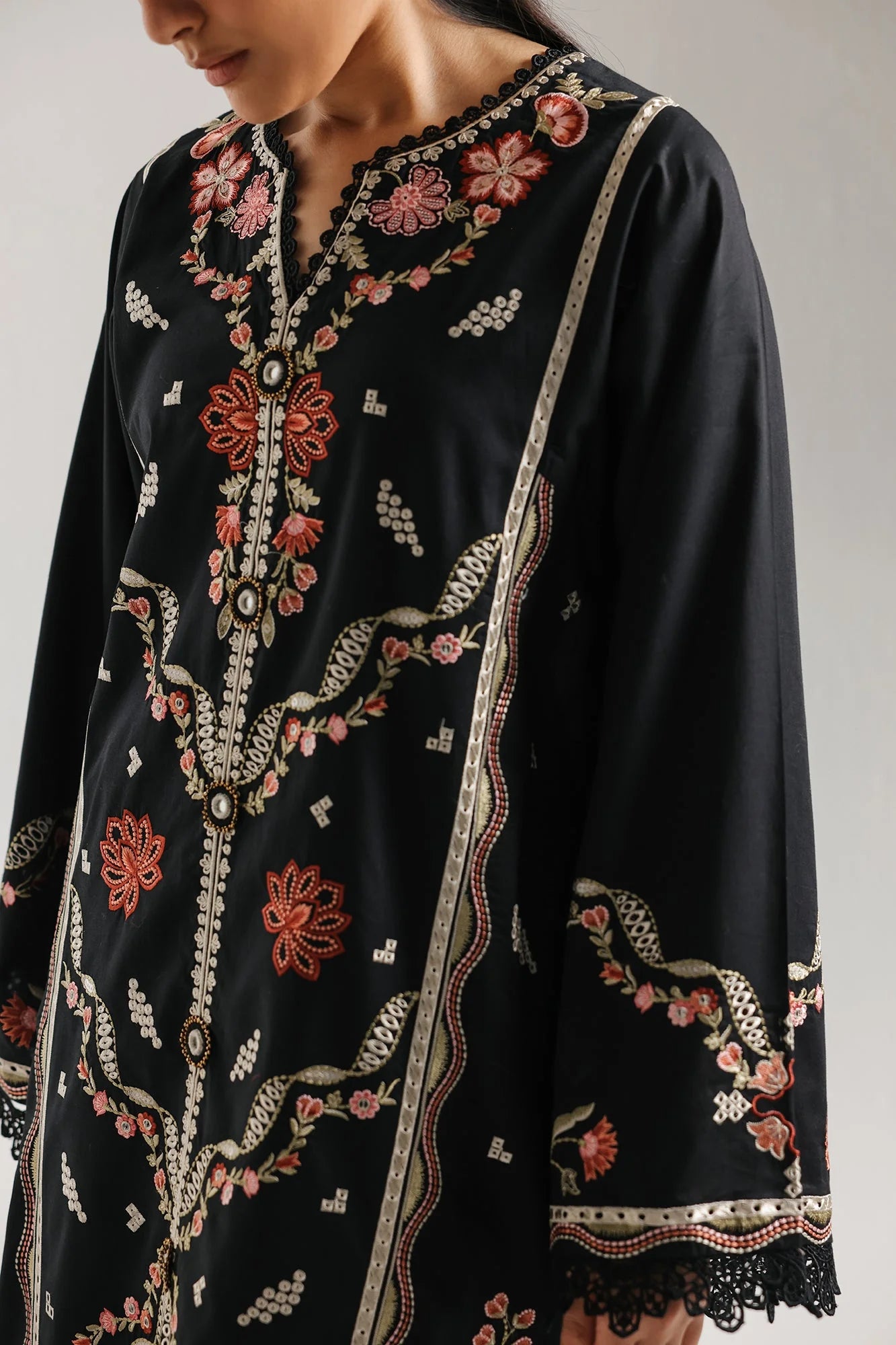 EMBROIDERED SUIT (E4370/103/902)