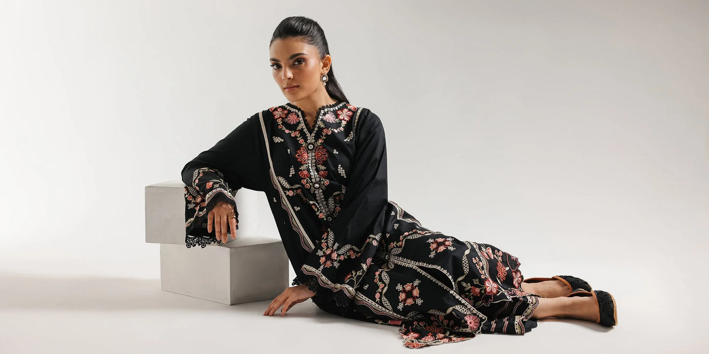 EMBROIDERED SUIT (E4370/103/902)