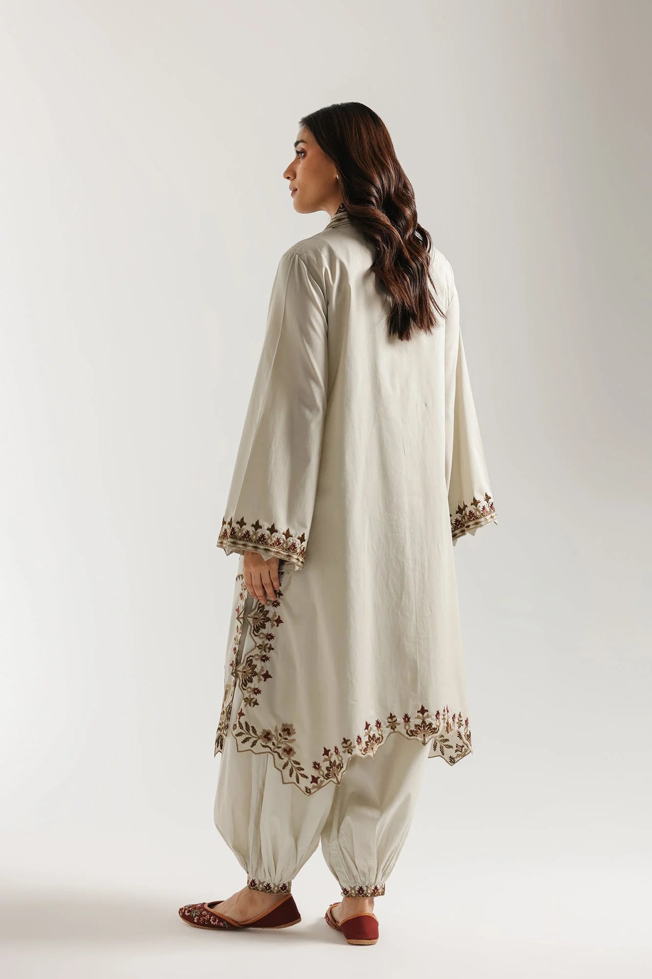 EMBROIDERED SUIT (E4373/103/006)