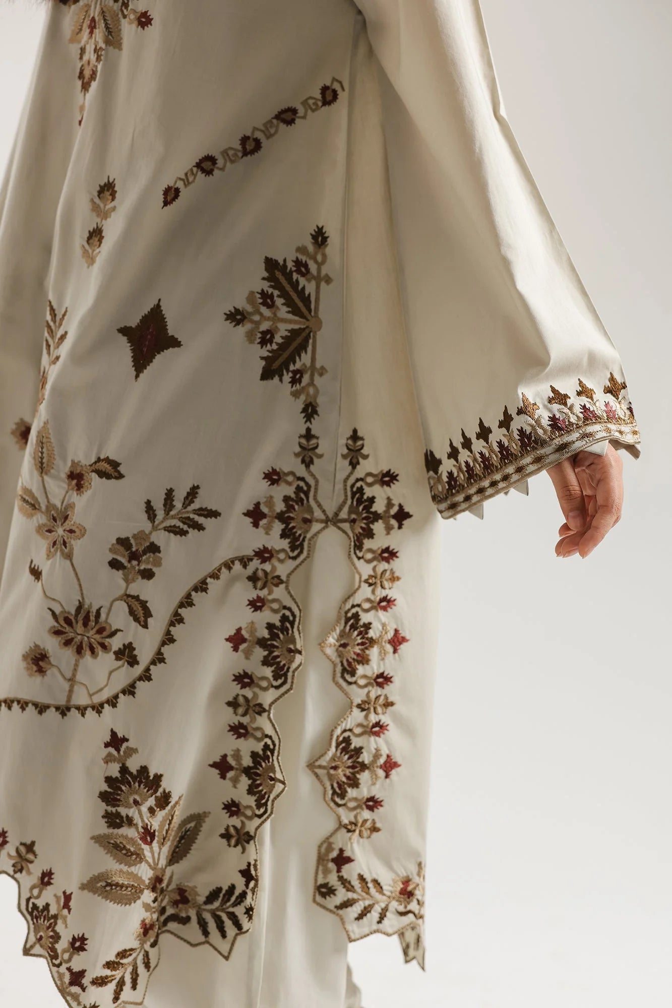 EMBROIDERED SUIT (E4373/103/006)