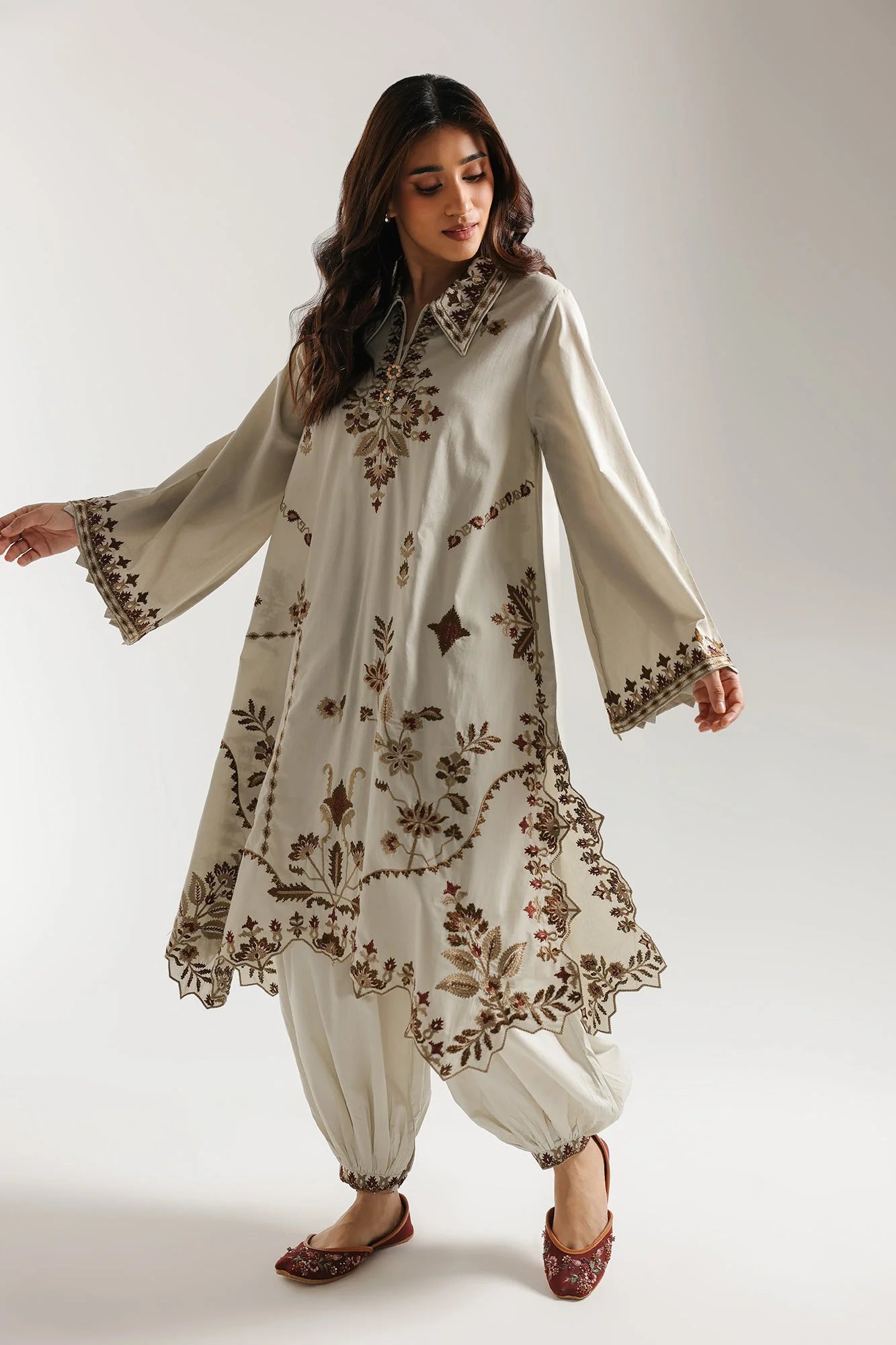 EMBROIDERED SUIT (E4373/103/006)