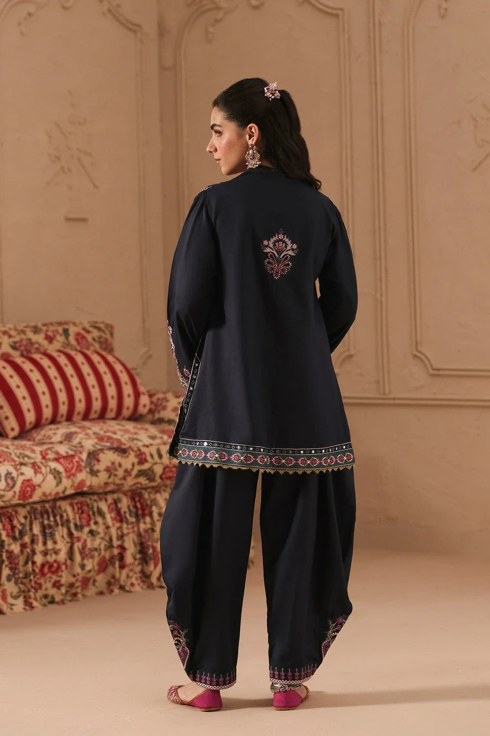Ethnc Rozana Winter Drop 2 '26 - EMBROIDERED SUIT - E4776-103-620