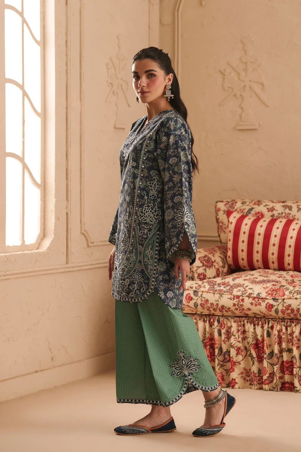 Ethnc Rozana Winter Drop 2 '26 - EMBROIDERED SUIT - E4783-103-506