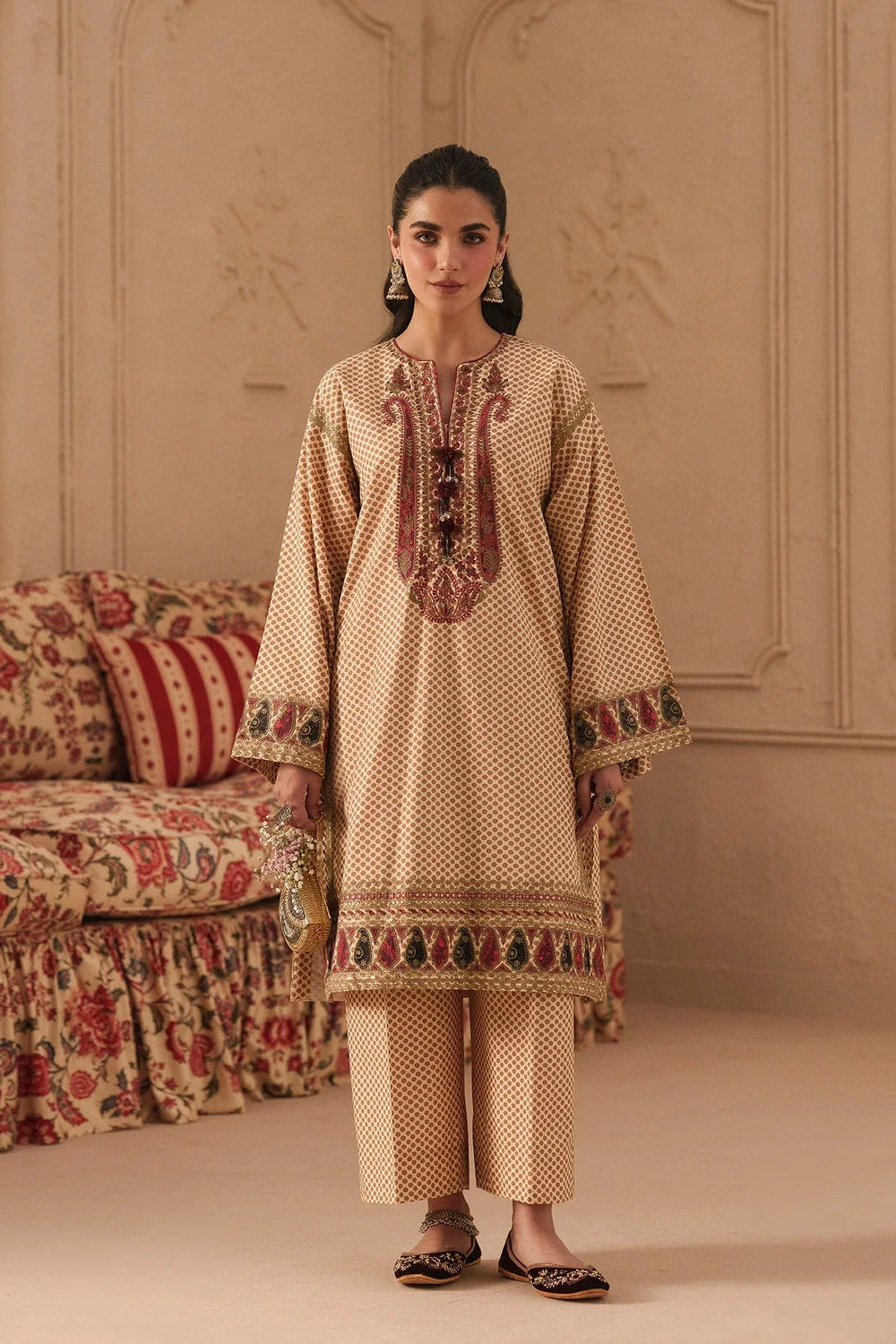 Ethnc Rozana Winter Drop 2 '26 - EMBROIDERED SUIT - E4796-103-226