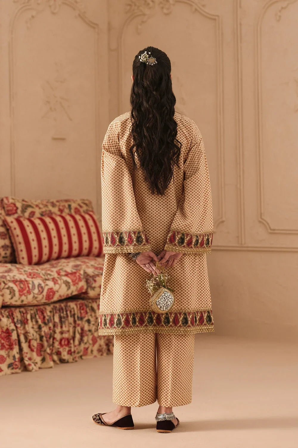 Ethnc Rozana Winter Drop 2 '26 - EMBROIDERED SUIT - E4796-103-226