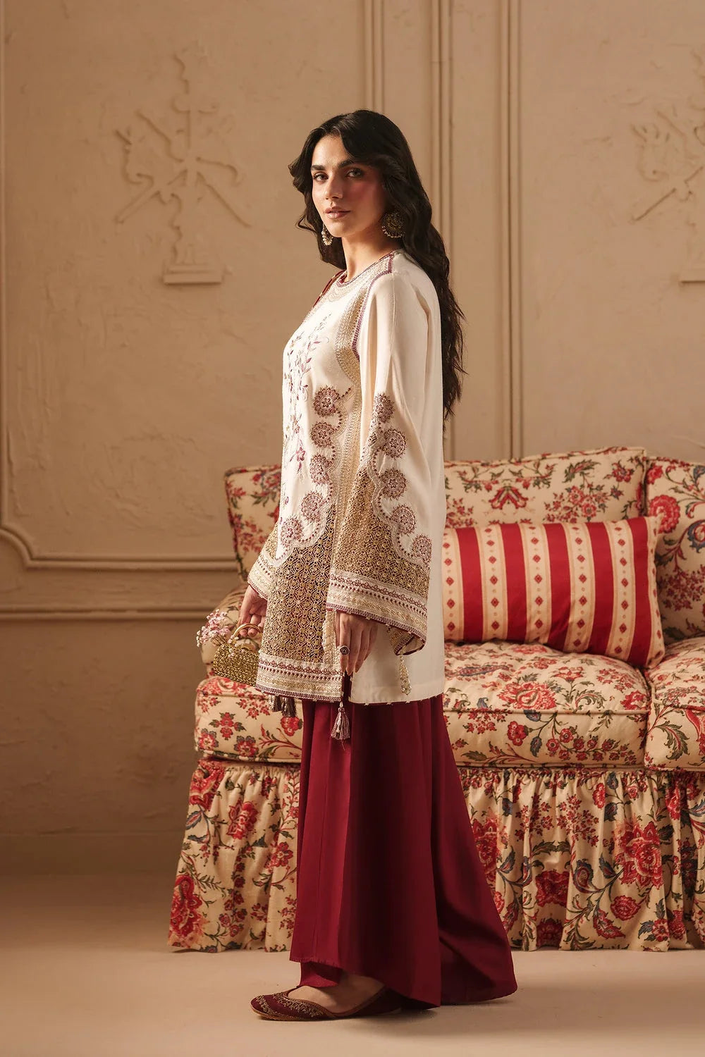 Ethnc Rozana Winter Drop 2 '26 - EMBROIDERED SUIT - E4813-103-003