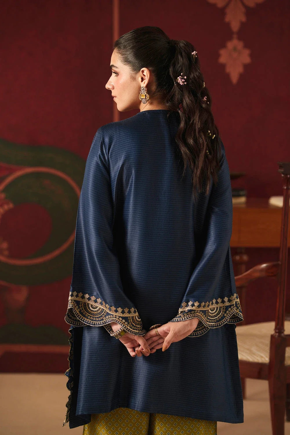 Ethnc Rozana Winter Drop 2 '26 - EMBROIDERED SUIT - E4818-103-618