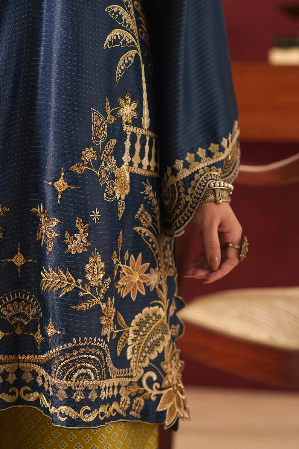 Ethnc Rozana Winter Drop 2 '26 - EMBROIDERED SUIT - E4818-103-618