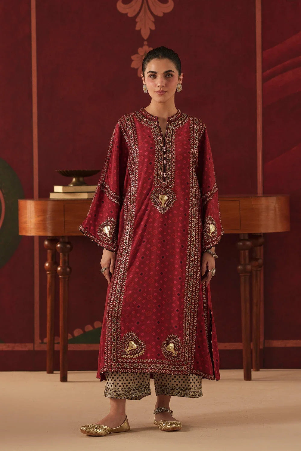 Ethnc Rozana Winter Drop 2 '26 - EMBROIDERED SUIT - E4835-103-306
