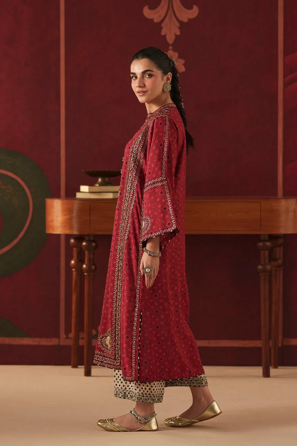 Ethnc Rozana Winter Drop 2 '26 - EMBROIDERED SUIT - E4835-103-306