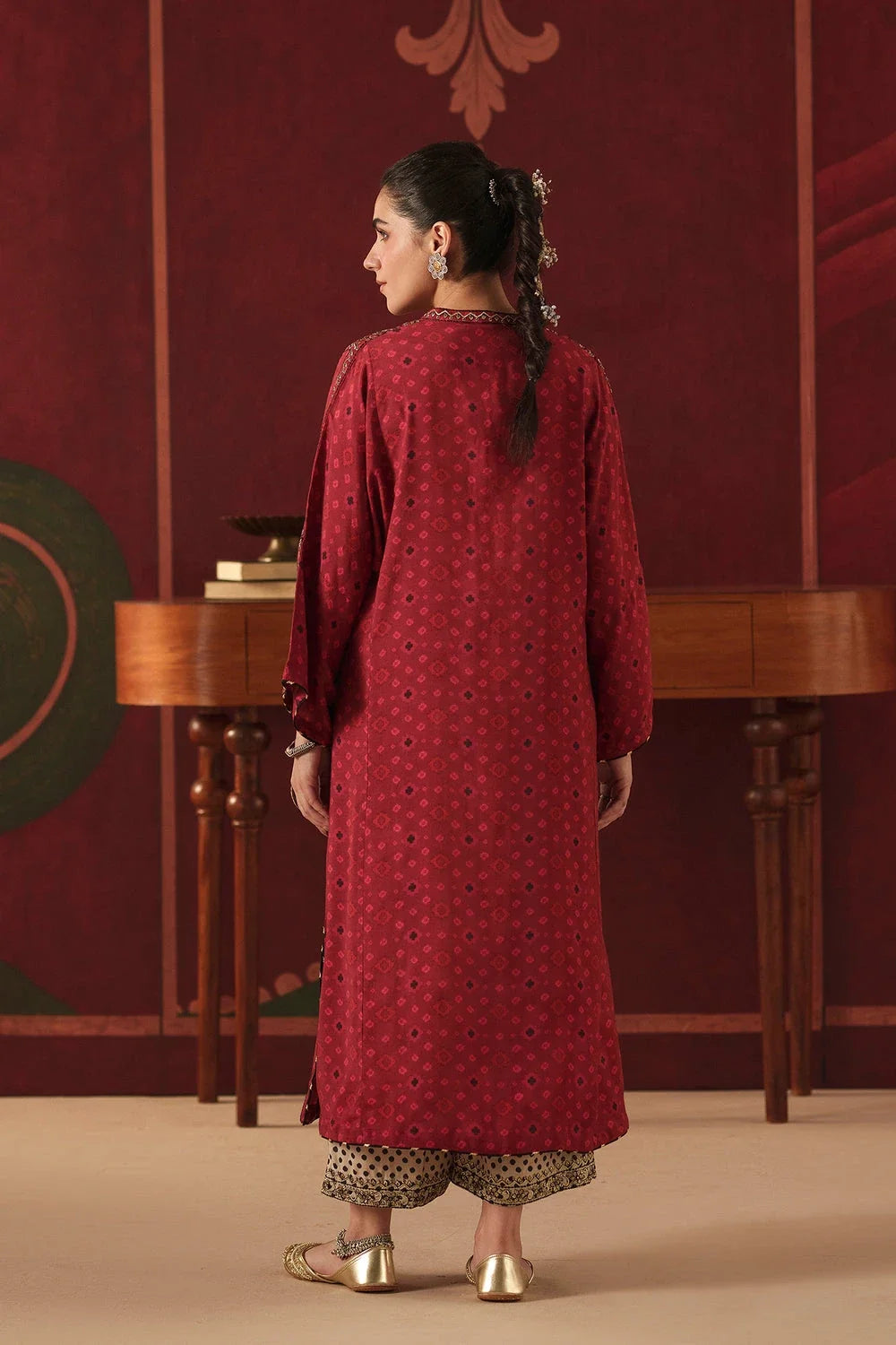 Ethnc Rozana Winter Drop 2 '26 - EMBROIDERED SUIT - E4835-103-306