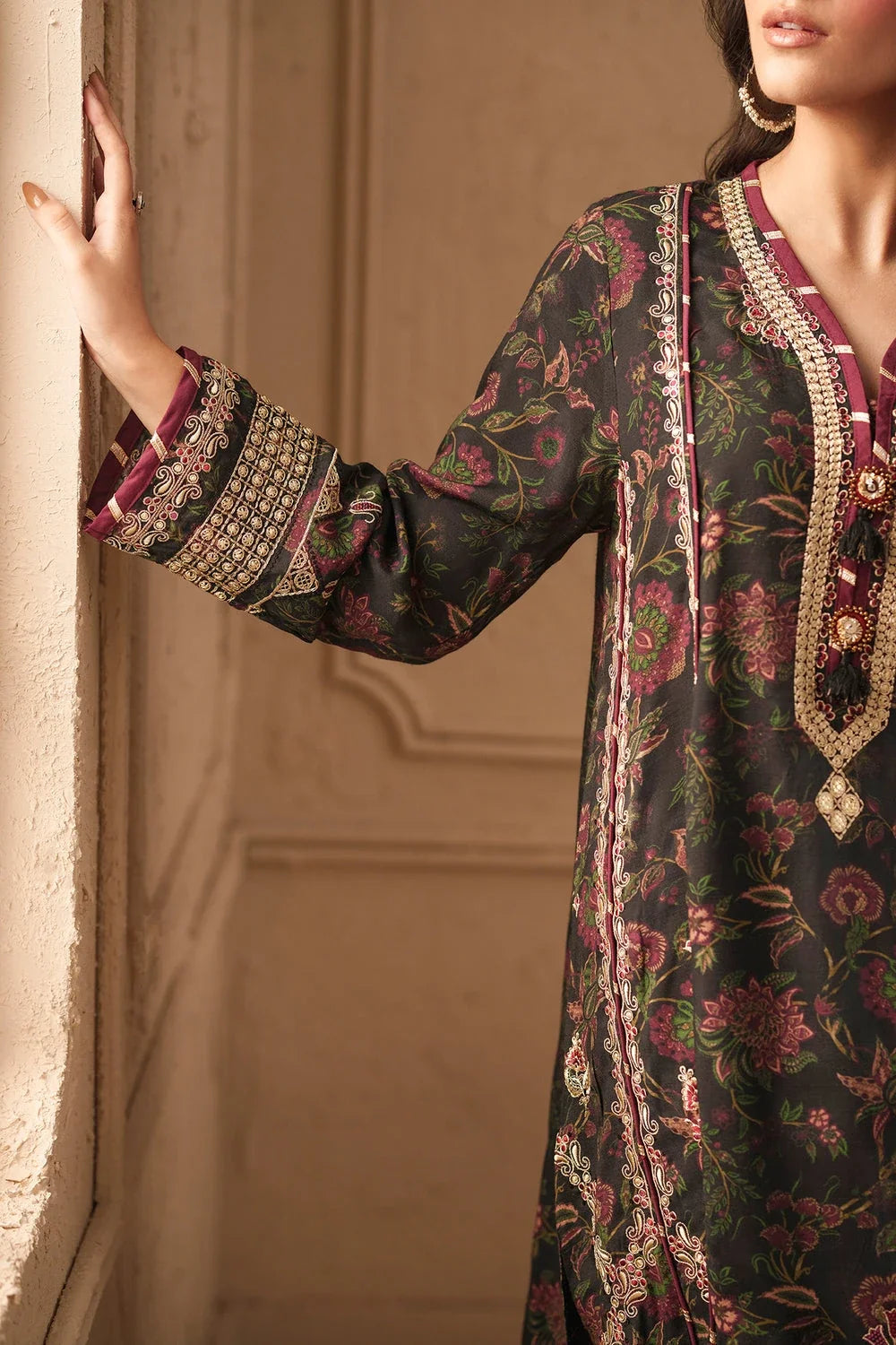 Ethnc Rozana Winter Drop 2 '26 - EMBROIDERED SUIT - E4838-103-901