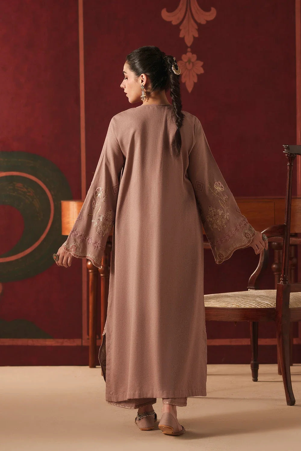 Ethnc Rozana Winter Drop 2 '26 - EMBROIDERED SUIT - E4878-103-815