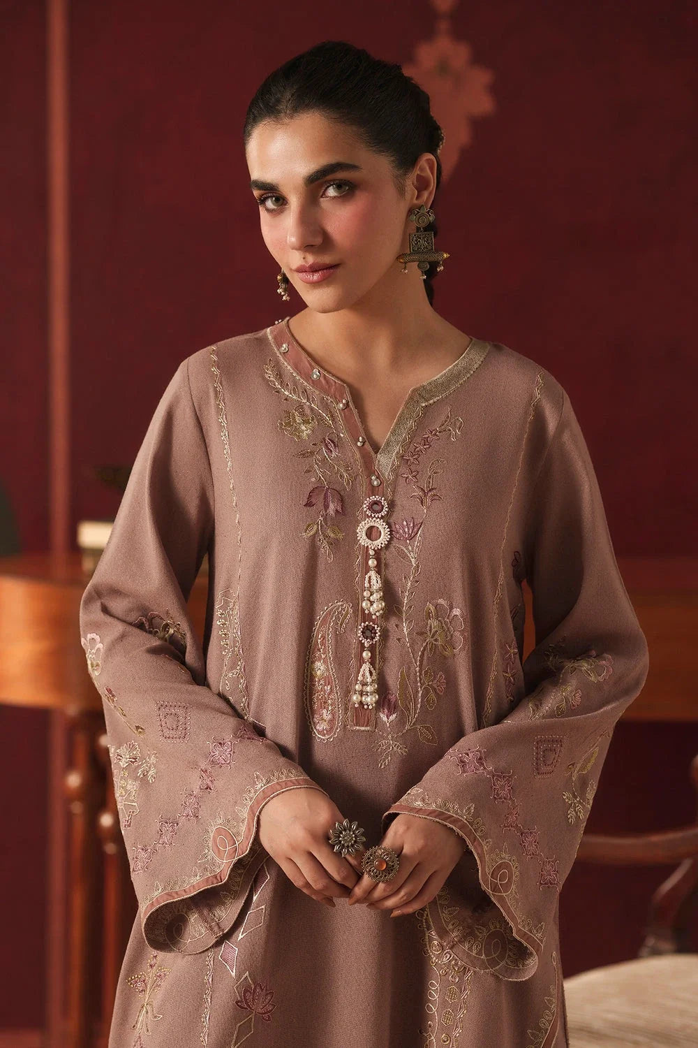 Ethnc Rozana Winter Drop 2 '26 - EMBROIDERED SUIT - E4878-103-815