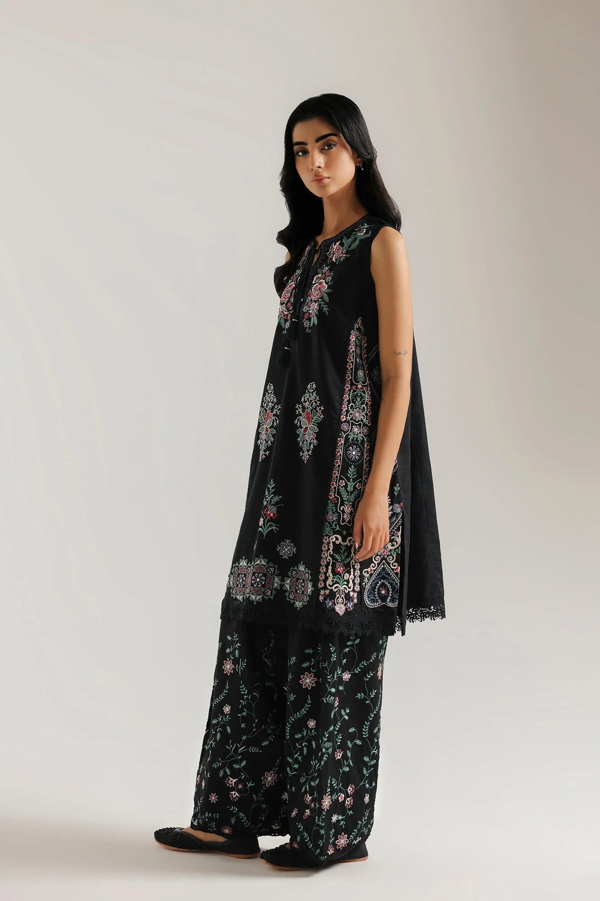 EMBROIDERED SUIT (E4905-103-901) Ethnc - Rozana Winter Drop III