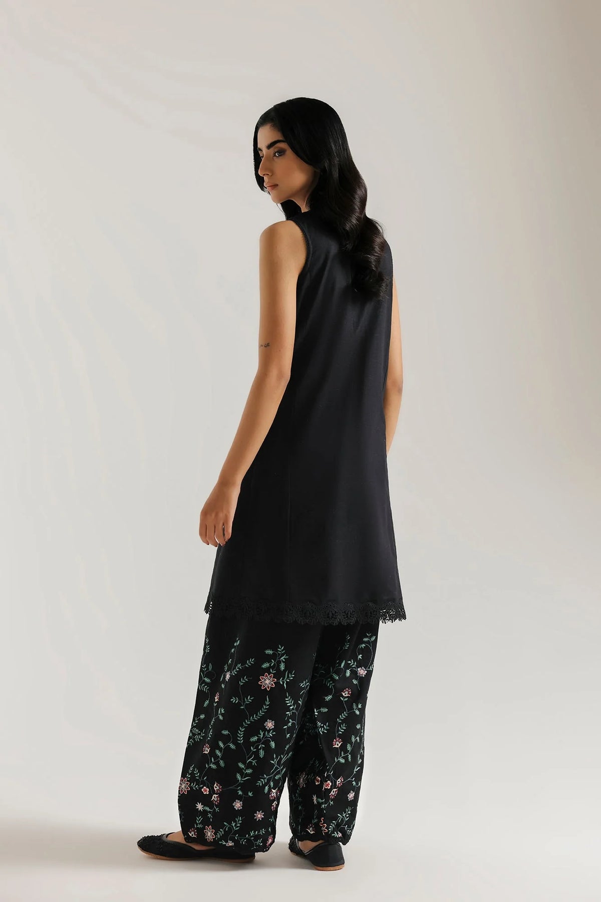 EMBROIDERED SUIT (E4905-103-901) Ethnc - Rozana Winter Drop III