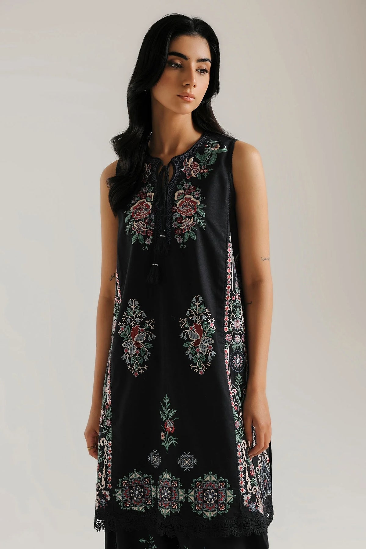 EMBROIDERED SUIT (E4905-103-901) Ethnc - Rozana Winter Drop III