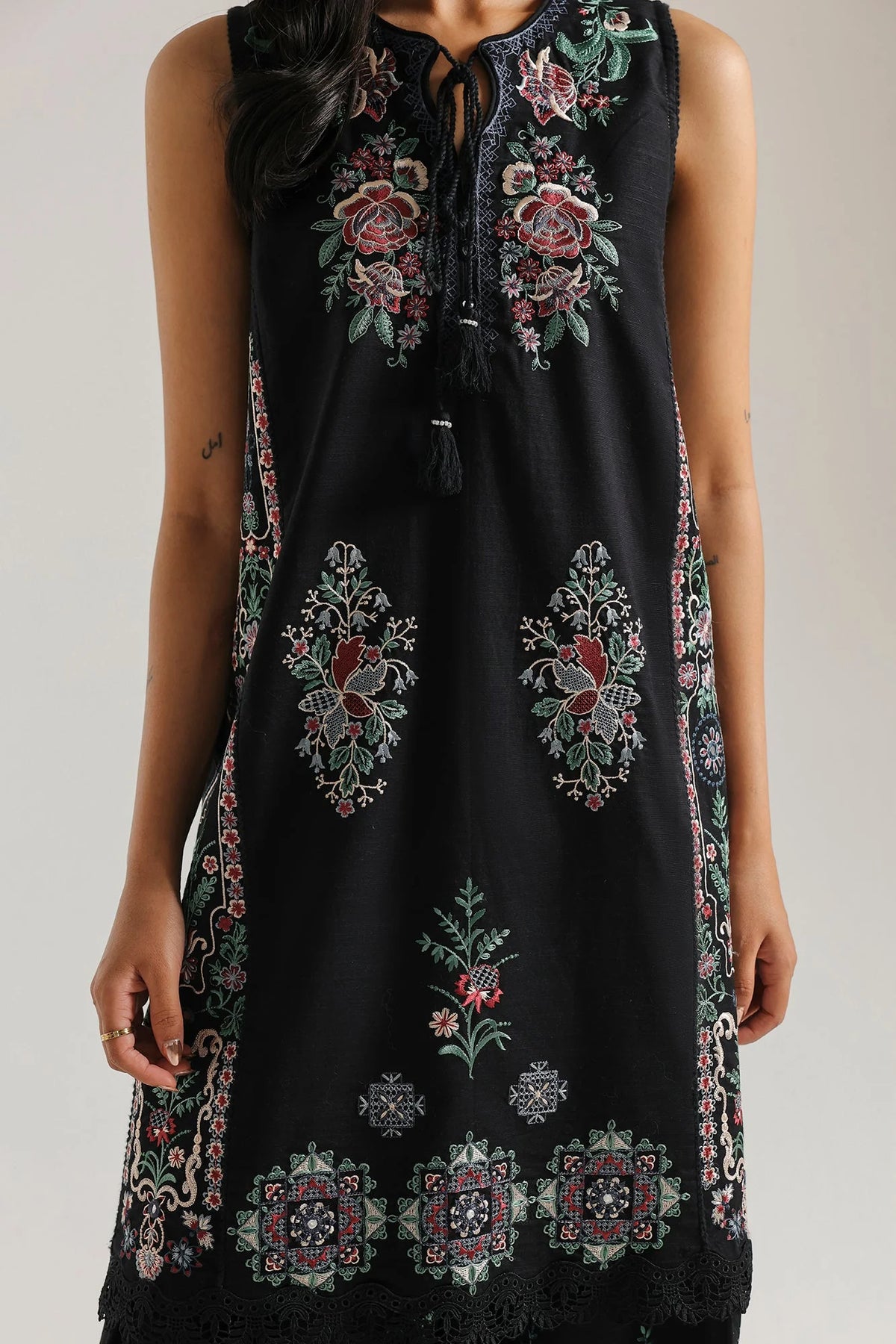 EMBROIDERED SUIT (E4905-103-901) Ethnc - Rozana Winter Drop III