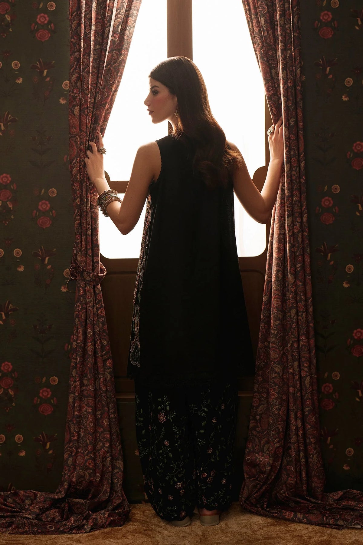 EMBROIDERED SUIT (E4905-103-901) Ethnc - Rozana Winter Drop III