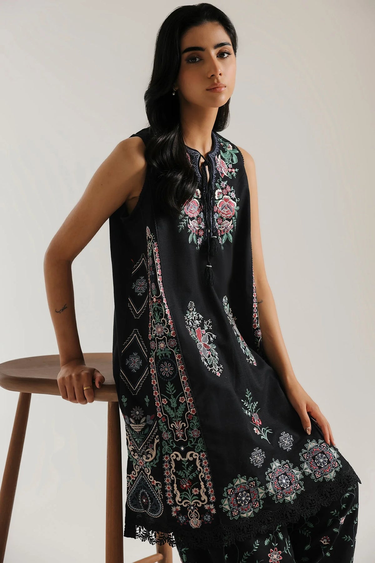 EMBROIDERED SUIT (E4905-103-901) Ethnc - Rozana Winter Drop III