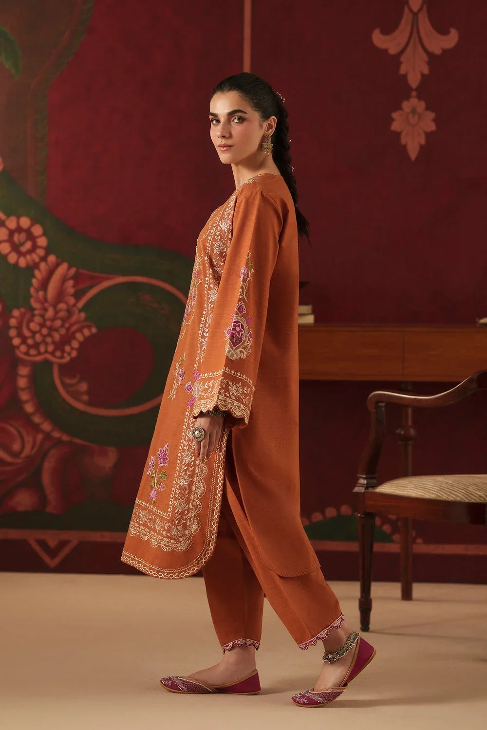 Ethnc Rozana Winter Drop 2 '26 - EMBROIDERED SUIT - E4910-103-202