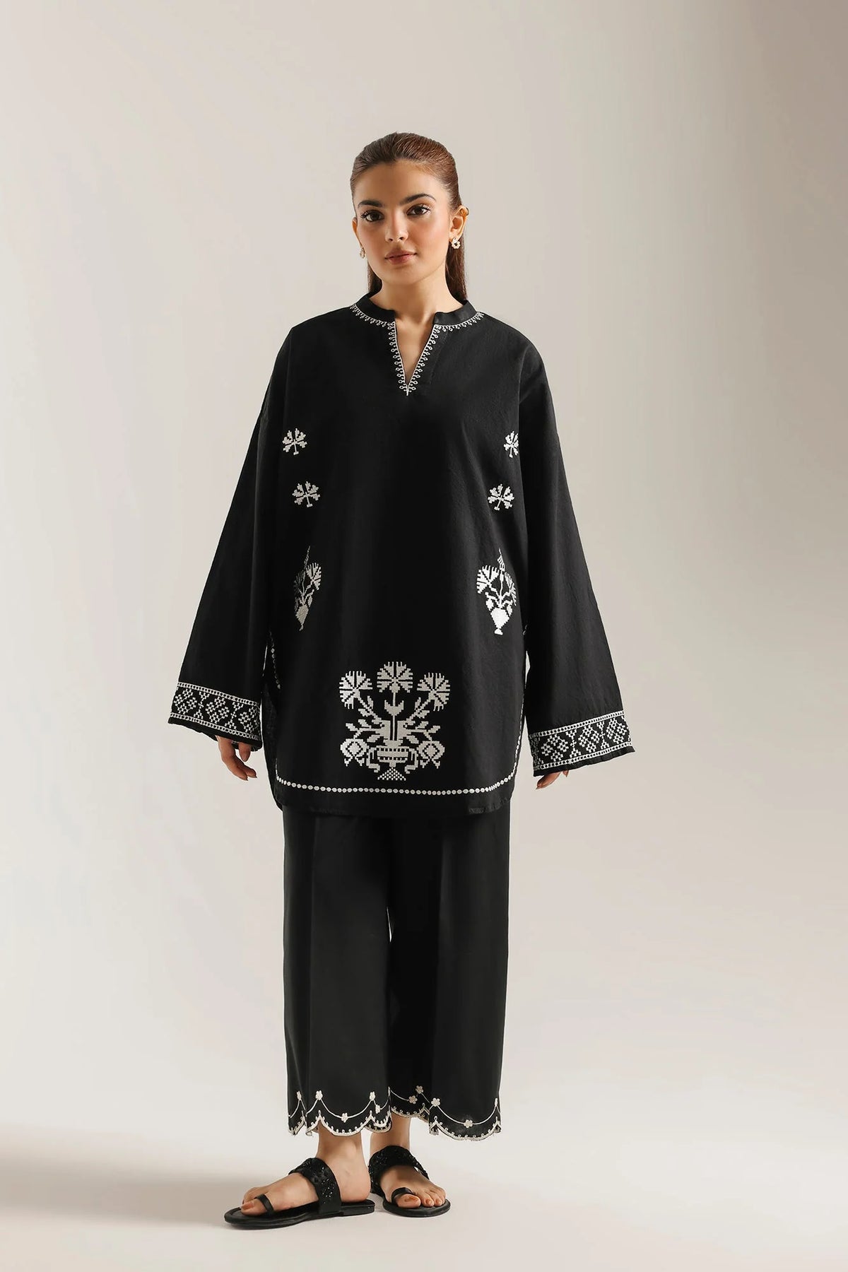 EMBROIDERED KURTI (E8006/102/901)
