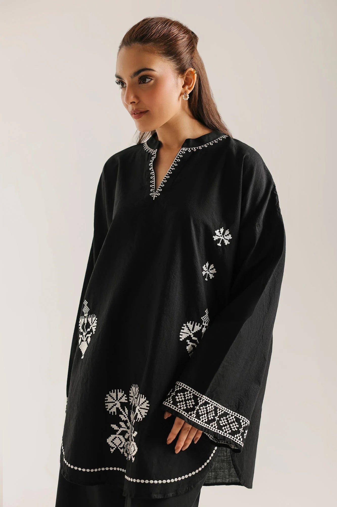 EMBROIDERED KURTI (E8006/102/901)