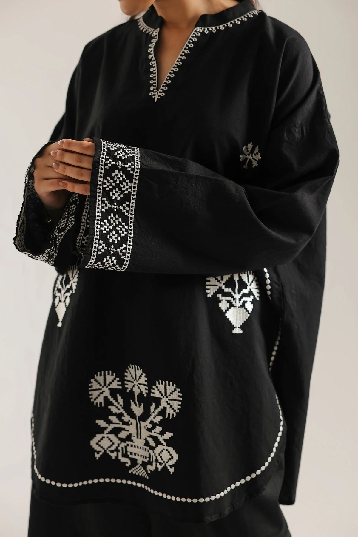 EMBROIDERED KURTI (E8006/102/901)