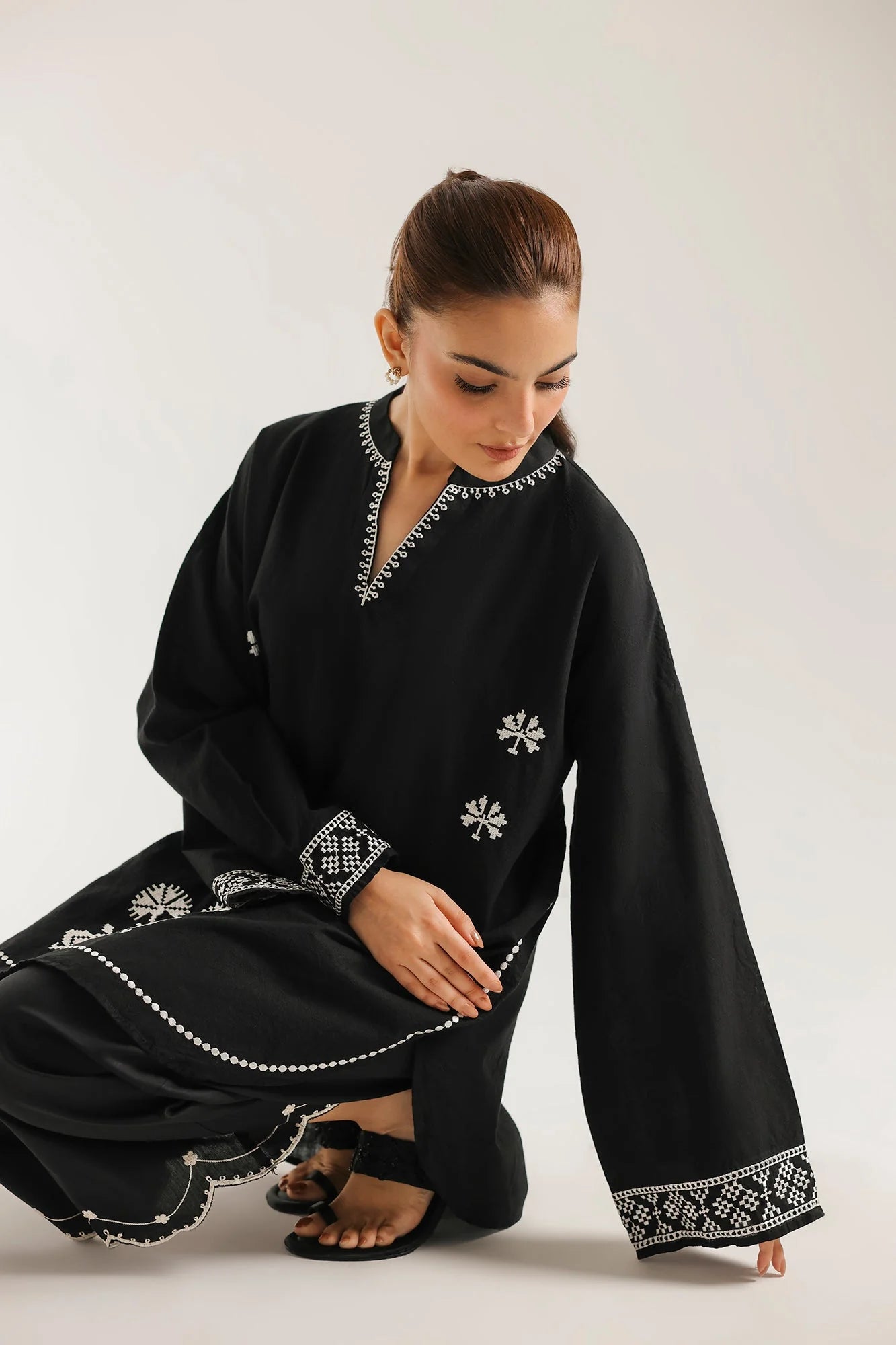 EMBROIDERED KURTI (E8006/102/901)