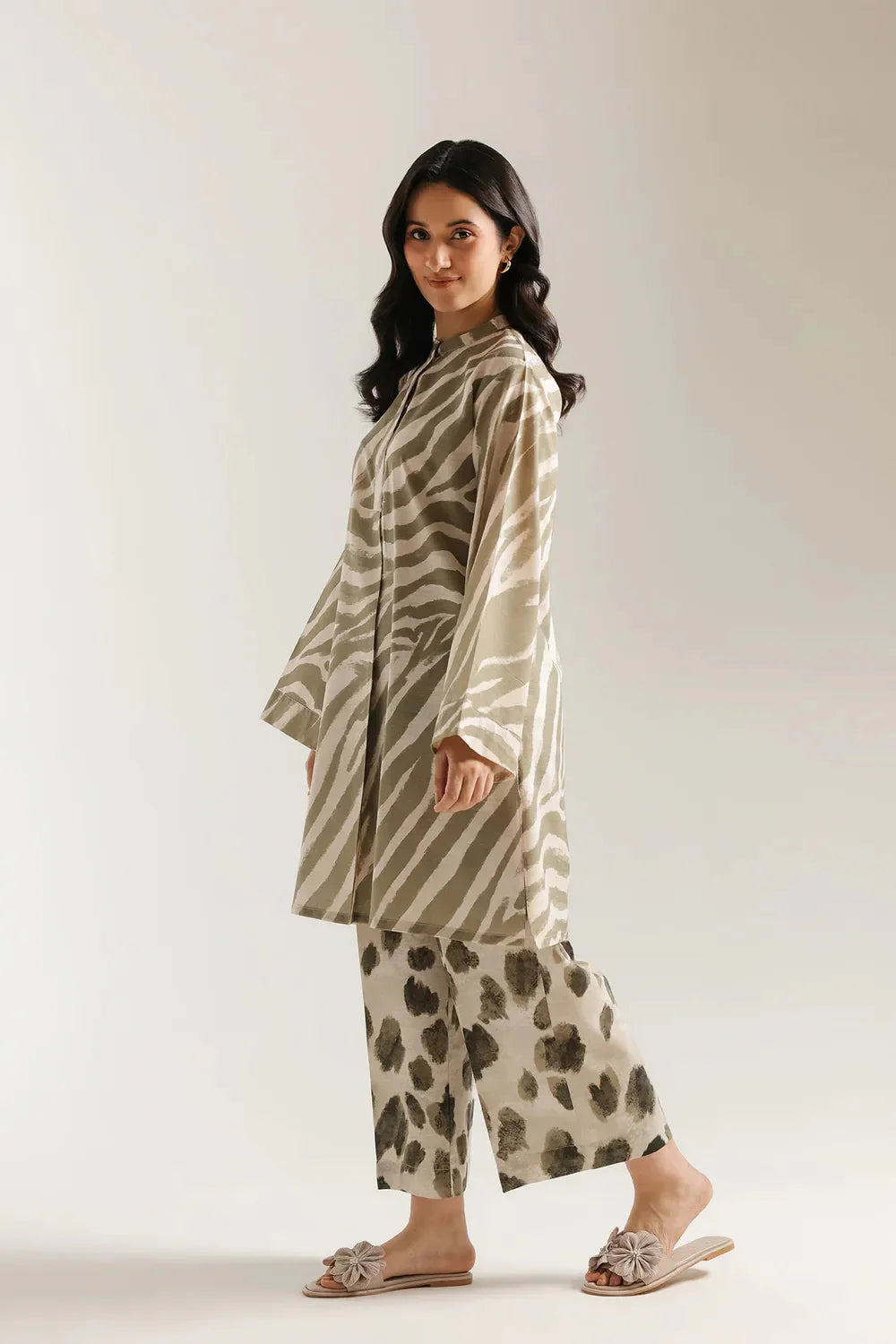 Ethnc Women Casual SP SS '26 Drop IV - Printed Suit | E8461/102/002