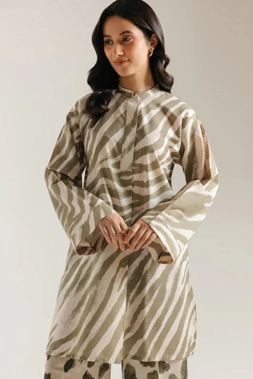 Ethnc Women Casual SP SS '26 Drop IV - Printed Suit | E8461/102/002