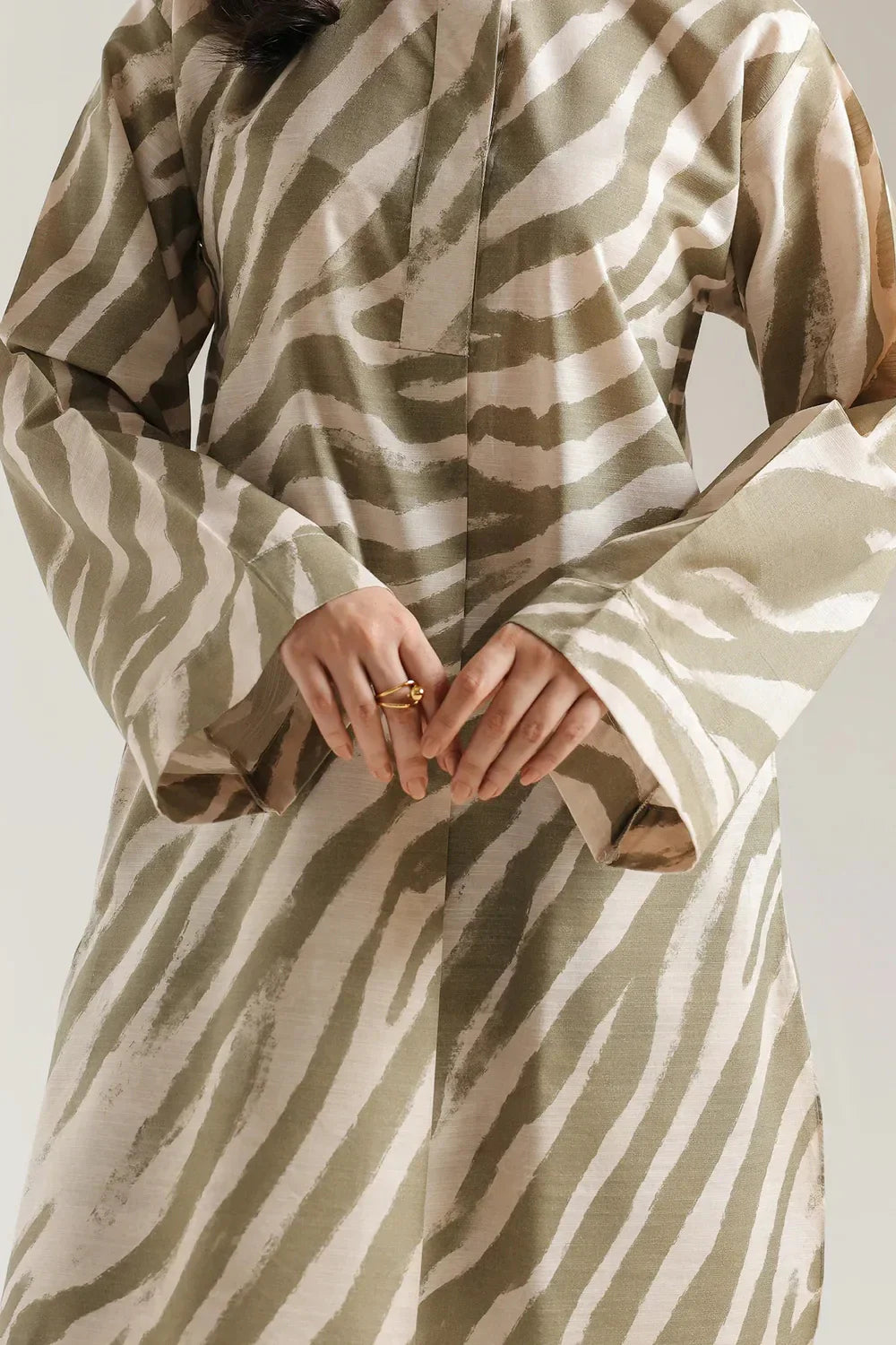 Ethnc Women Casual SP SS '26 Drop IV - Printed Suit | E8461/102/002