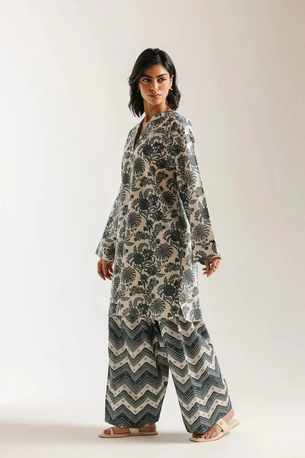 Ethnc Women Casual SP SS '26 Drop IV - Printed Suit | E8491/102/004