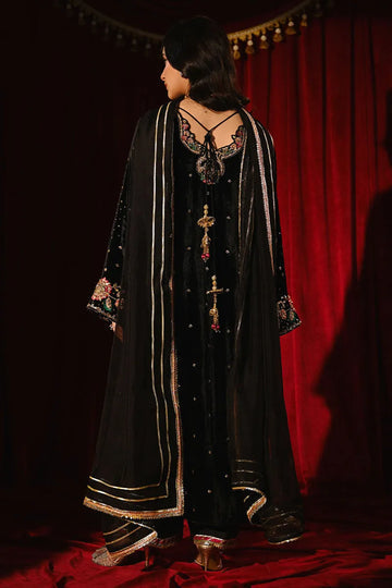 Ansab Jahangir So Hot - Luxury Velvets '25 - Derya