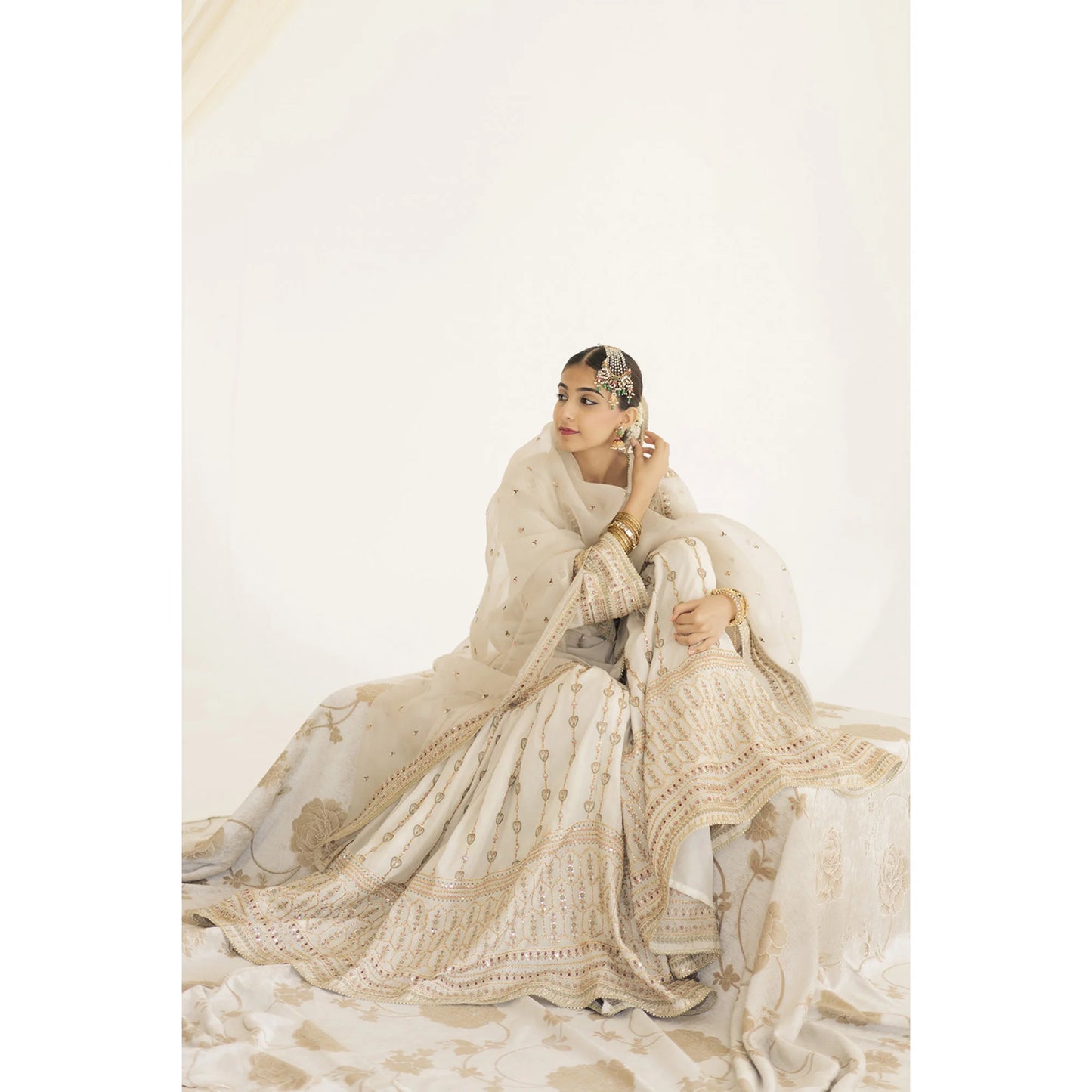 IVORY OUTFIT | NARGIS | DYOT