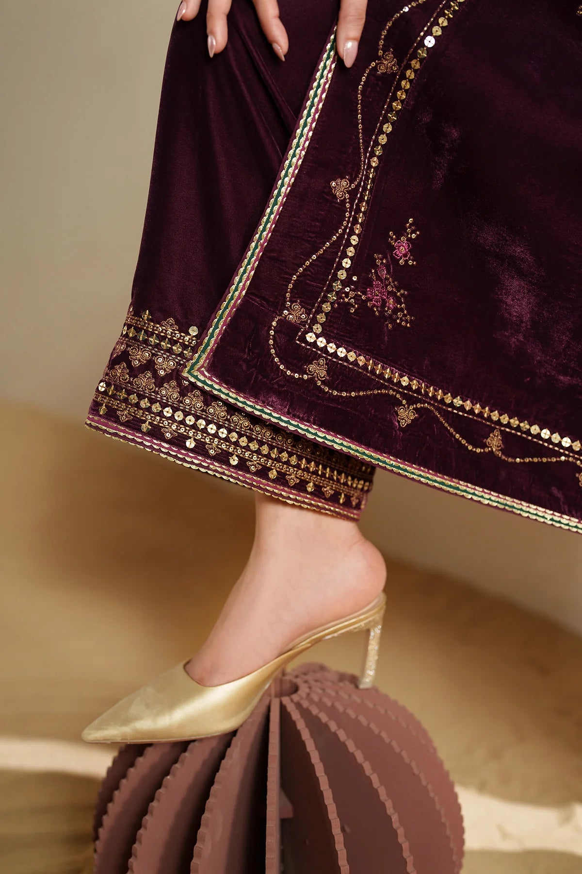 VELVET EMBROIDERED VELVET FORMAL