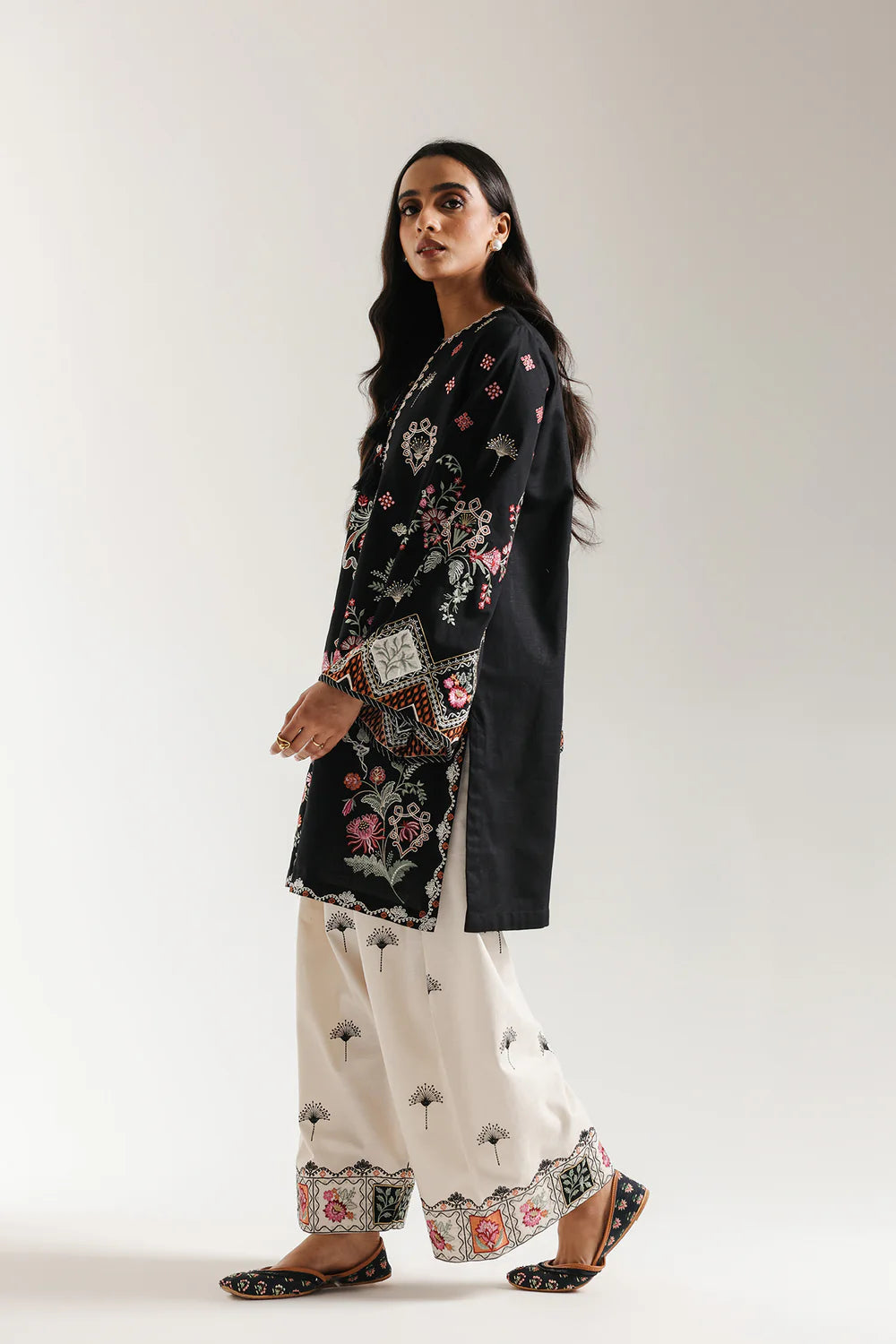 JET BLACK | E3708/103/902 | Rozana collection 25' - Drop 03 | Ethnc