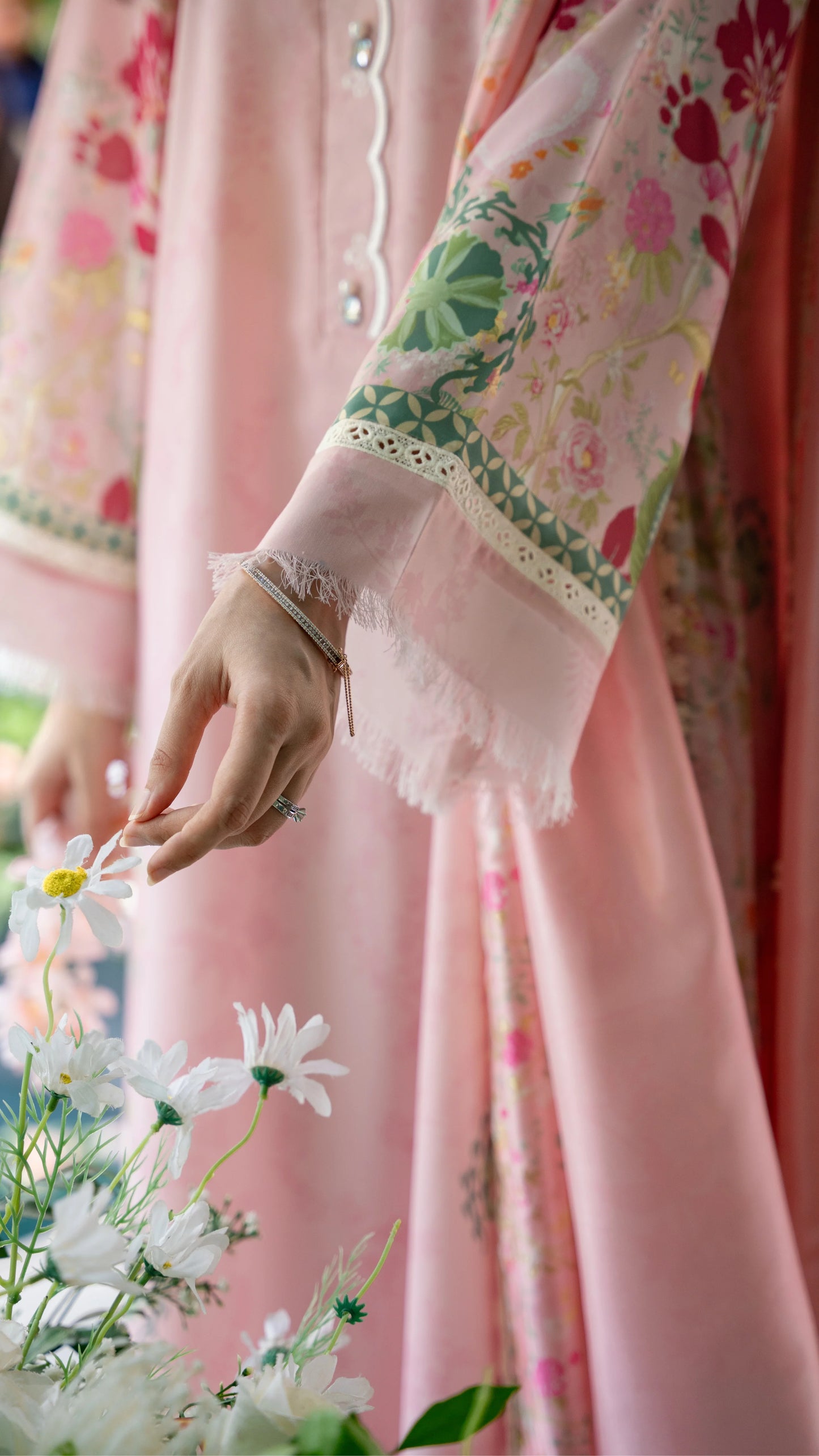 Nour Kurta & Izaar