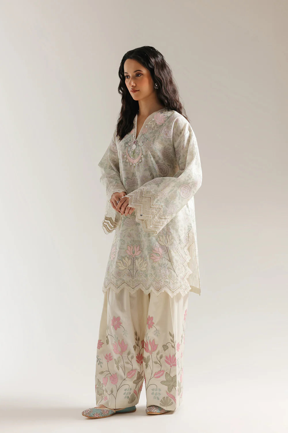 EMBROIDERED SUIT