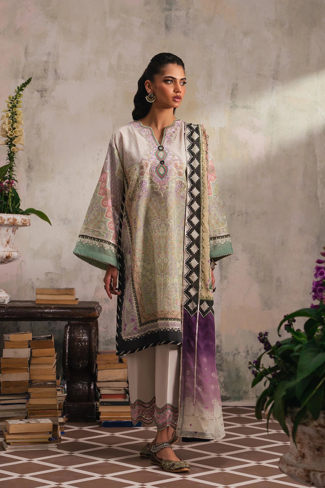 EMBROIDERED SUIT (E4205/103/514