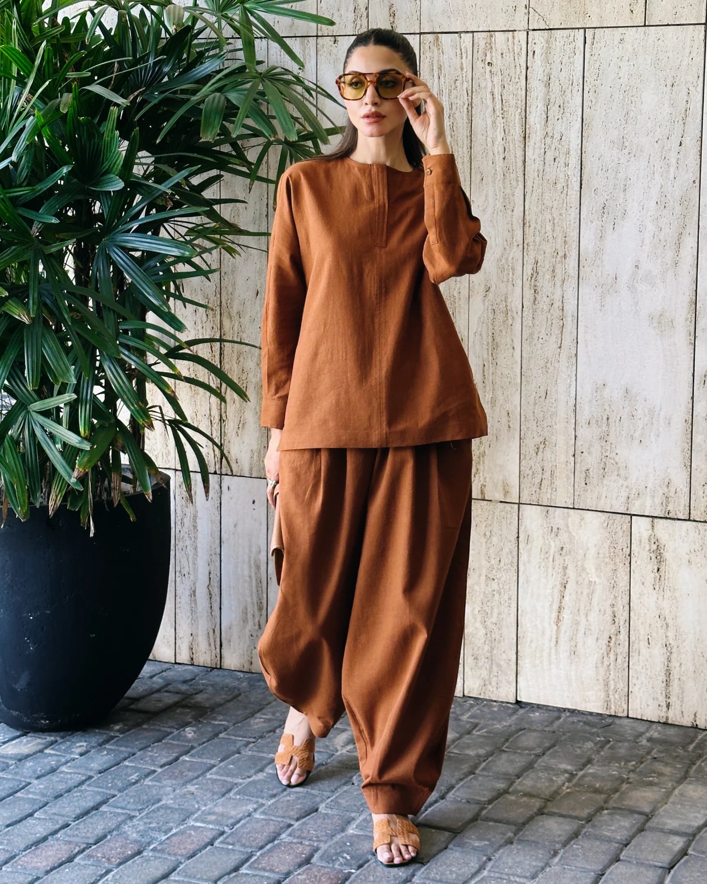 Lira Studio | Share Sienna Go To Set