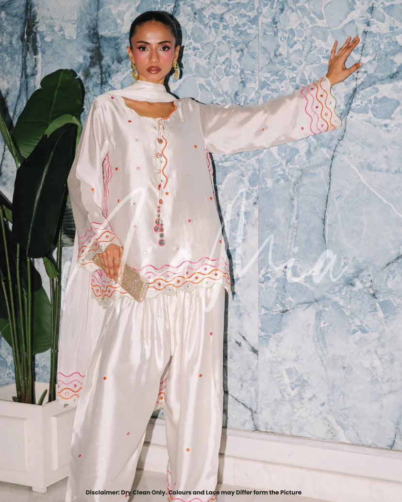 Mahay Nia Mia - Festive