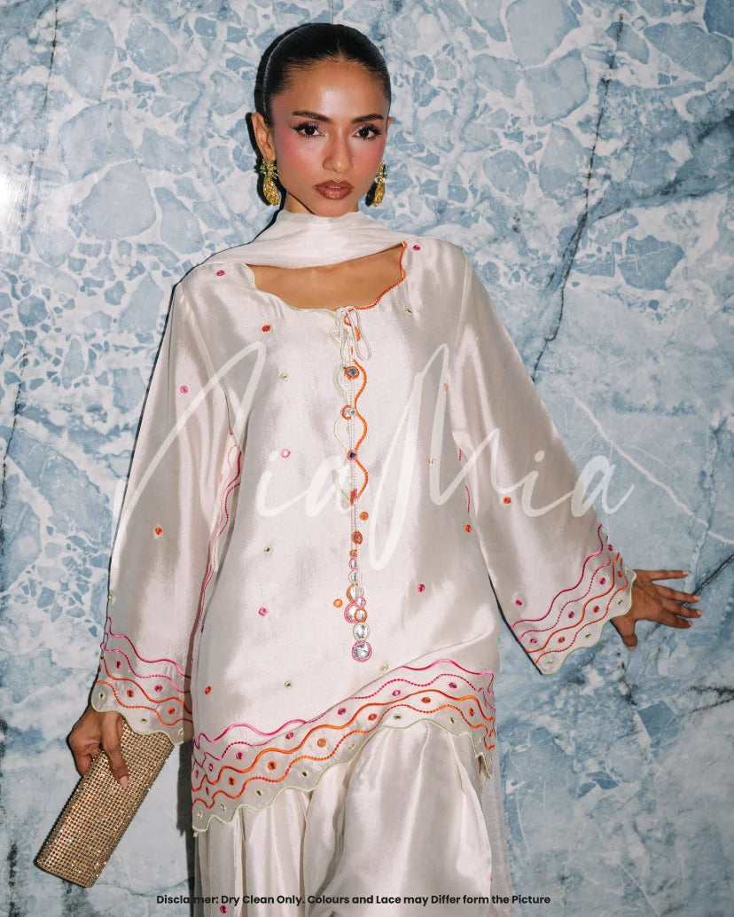 Mahay Nia Mia - Festive