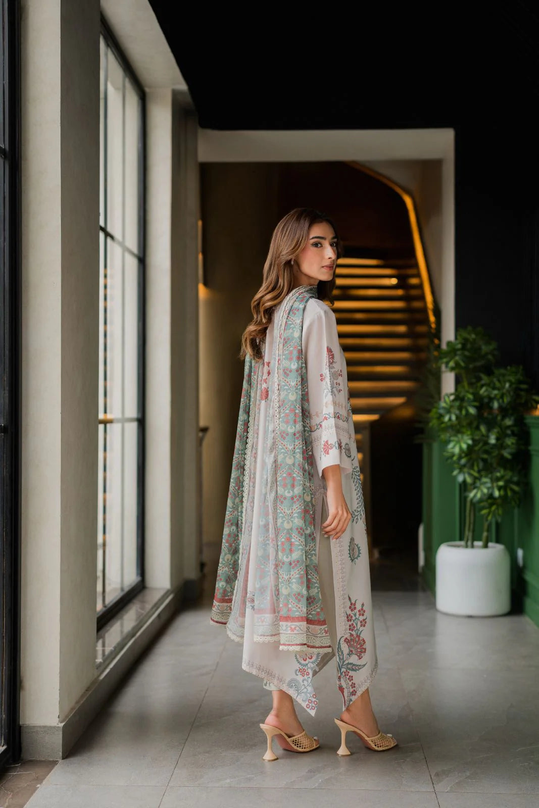 IZNIK (A) Barae Khanom