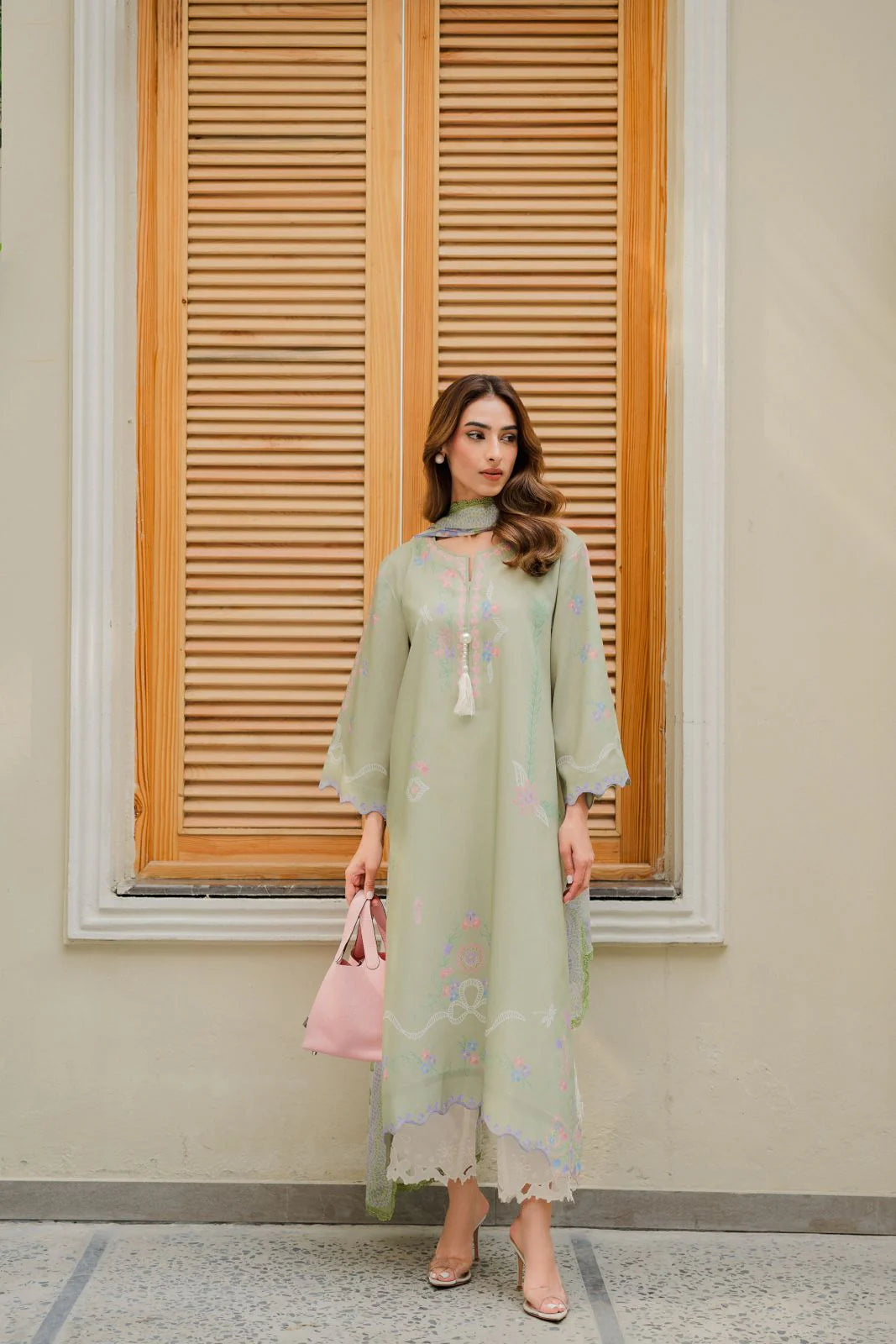 VANESSA Barae Khanom