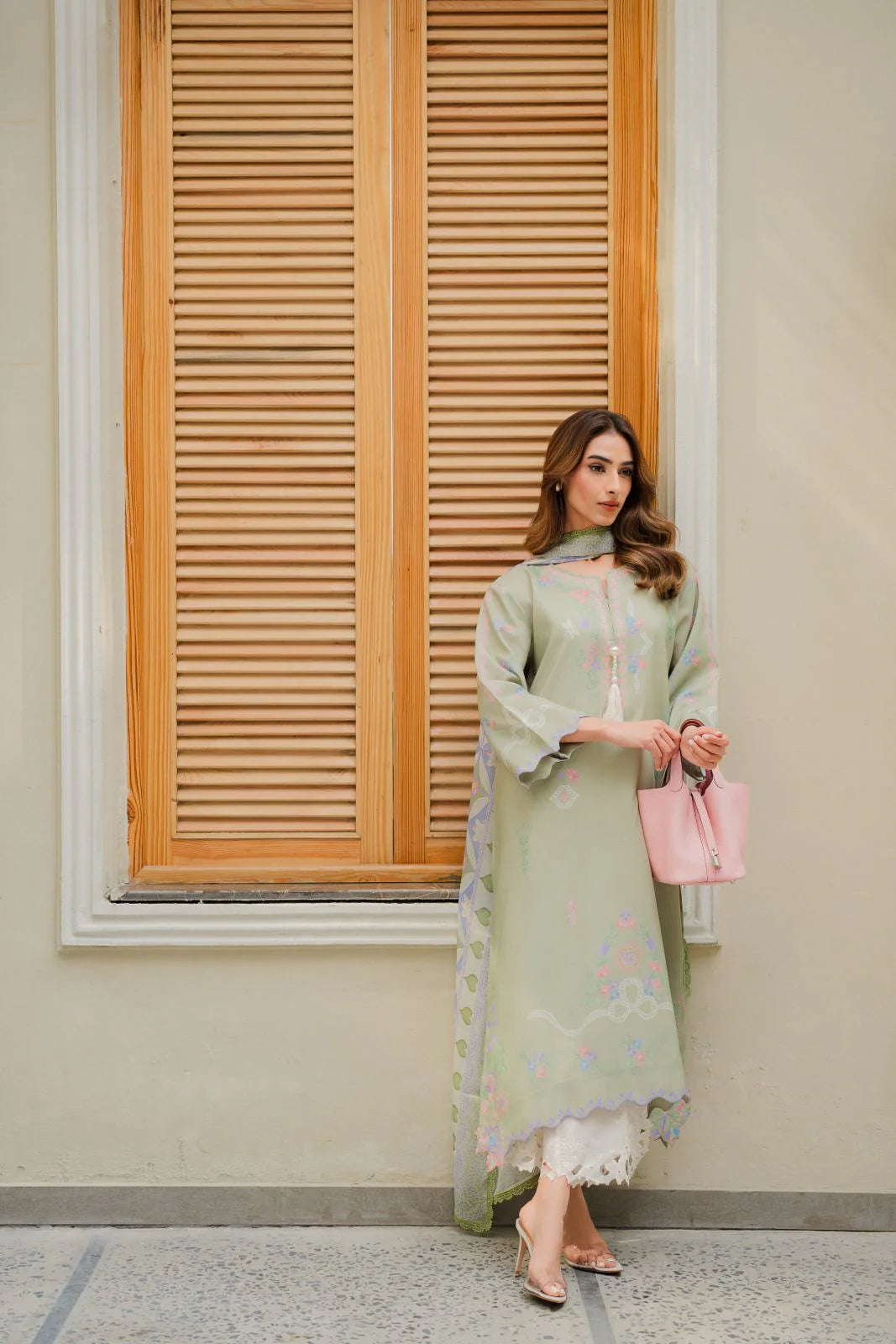 VANESSA Barae Khanom